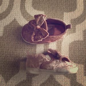 Pink velvet baby shoes